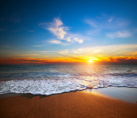 Fototapeta na wymiar Beautiful beach at sunset time