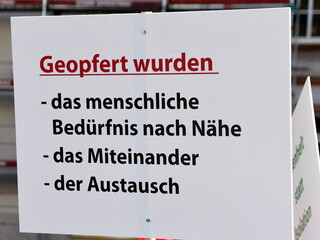 Schild auf einer Corona-Demo: 