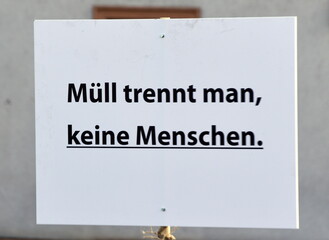 Schild auf einer Corona-Demo: 