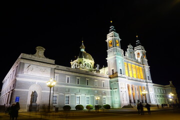 Fototapeta na wymiar Catedral de La Almudena en Madrid