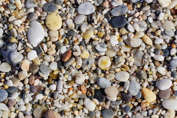 Piedras pequeñas en la playa