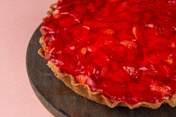 strawberry pie with vanilla cream