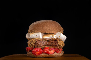 Sweet burger - Australian bread, breaded hazelnut cream, marshmallow and strawberry