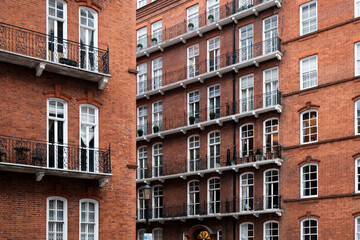 Red Brick Facade of Albert Hall Mansions residential building in Kensington in central London, UK - obrazy, fototapety, plakaty