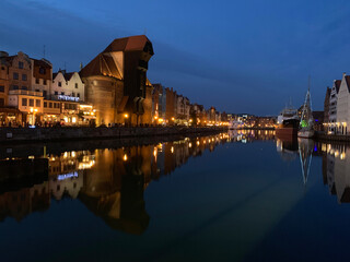 Fototapeta premium Gdansk channels with Brama Żuraw during a clear sky night