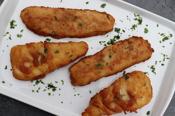 Kabeljau frittiert. Backfisch.