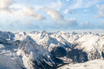 Fototapeta na wymiar Beautiful panorama of mountain peaks on a sunny day 