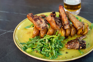 Grilled lamb ribs with potatoes and arugula