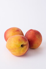 Fototapeta na wymiar fresh peaches on a white meza