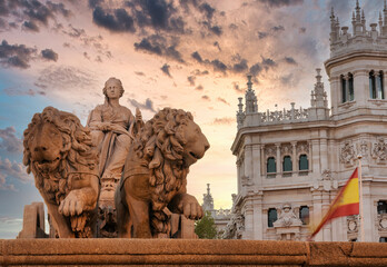 Obraz premium statue of Cibeles in Madrid, Spain - Cibeles square - city hall Madrid.