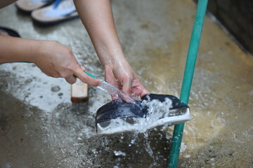 Clean the shoes with water by hand.