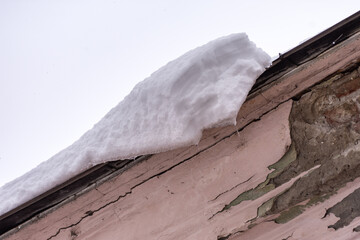 layer of snow on a roof 