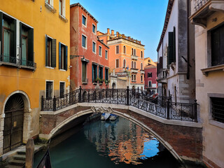 Obraz na płótnie Canvas The canals in Venice Italy 