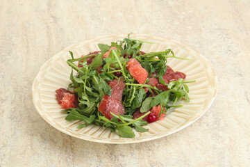 Duck salad with ruccola and grapefruit