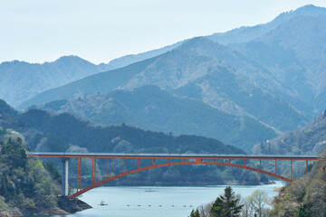 神奈川県　鳥居原園地からの宮ケ瀬湖と虹の大橋
