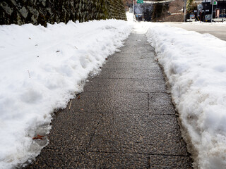雪かきが終わった後の道