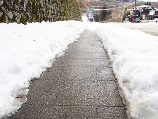 雪かきが終わった後の道