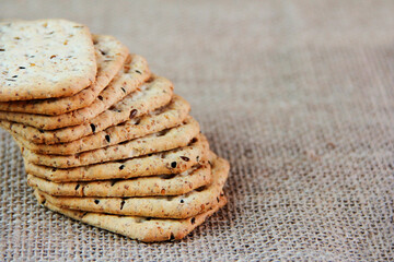 crispy diet crackers with cumin and quinoa seeds