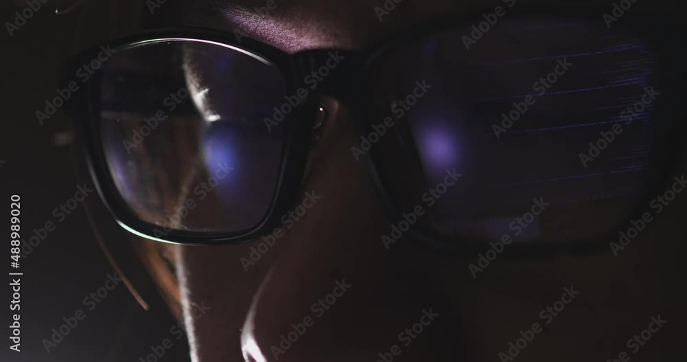 Fototapete 4K Video Close up macro asian eye with eyeglass with coding reflection. Concept for coding and programming.