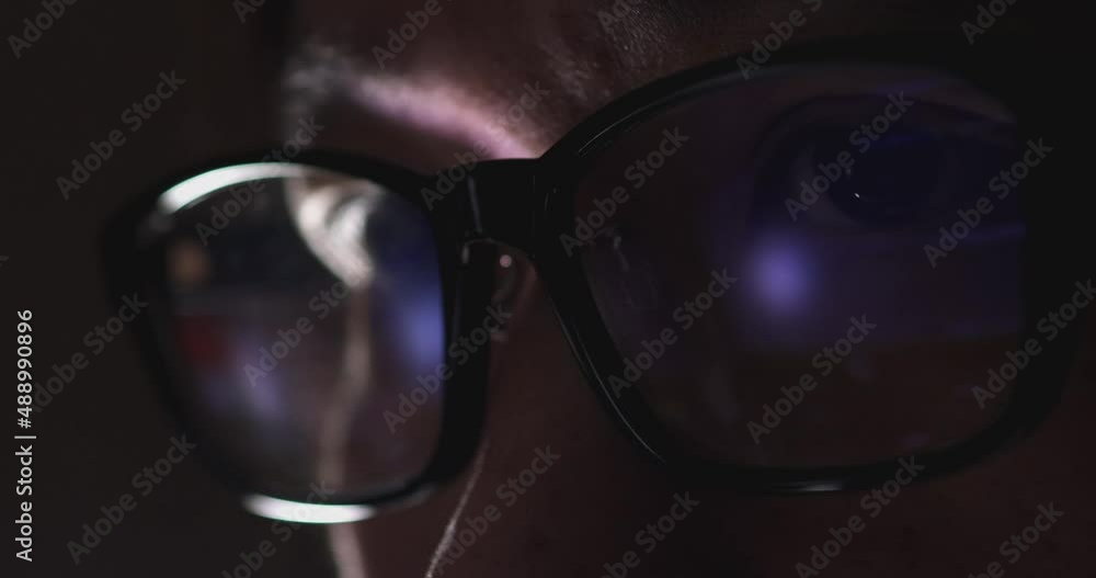 Fototapete 4K Video Close up macro asian eye with eyeglass with coding reflection. Concept for coding and programming.