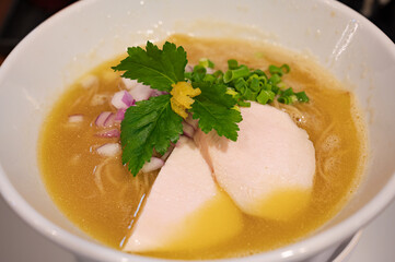 	白湯ラーメン