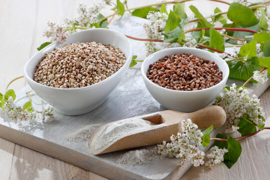 Roasted and unroasted buckwheat groats with buckwheat flowers
