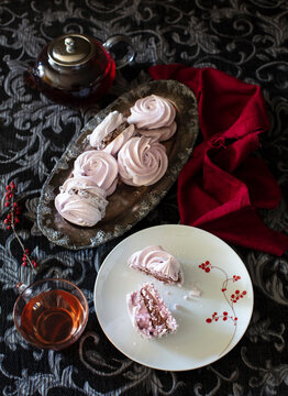 Black currant meringue cookies with whipped chocolate filling