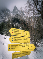 Nationalpark Berchtesgaden, Berge, Gebirge, Bäume, Winter, Schnee, Bayern, Nebel, Schild, Wandern