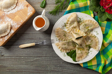 Dumplings with spinach, topped with melted butter and sprinkled with chopped dill