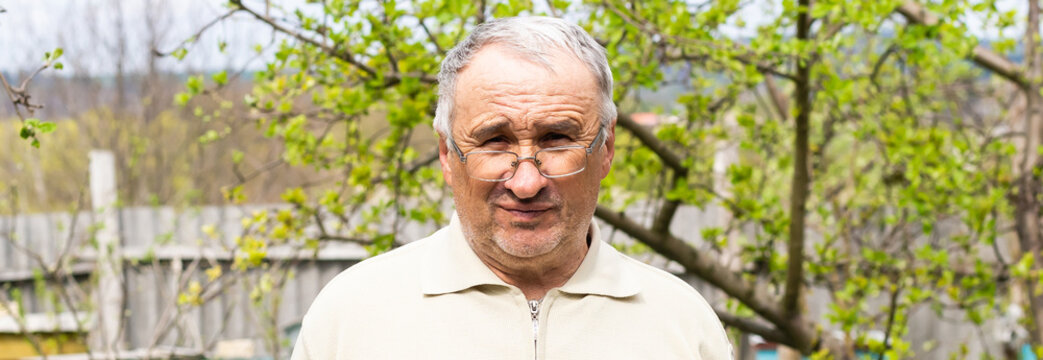 Smiling man holding a canva in garden