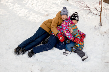 Fototapeta na wymiar children volley in a snowdrift