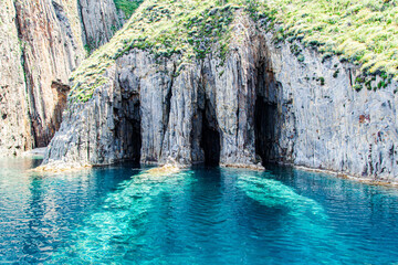 Le cattedrali di Palmarola a Ponza