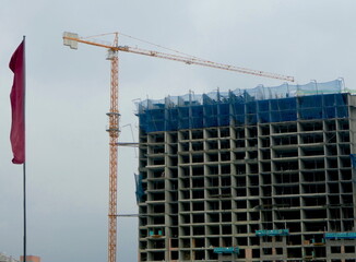 Baustelle Hochhaus mit Kran