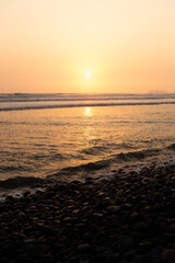 T&iacute;pico paisaje del mar peruano en atardecer