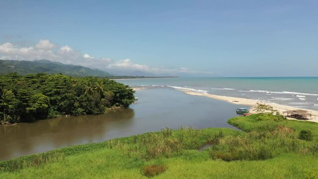 Playas de La Sierra Nevada de Santa Marta y Parque Nacional Tayrona
