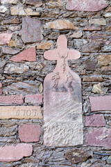 Kreuz an der Kirche in Hörstein