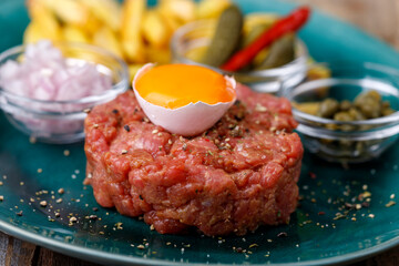 steak tartare with egg