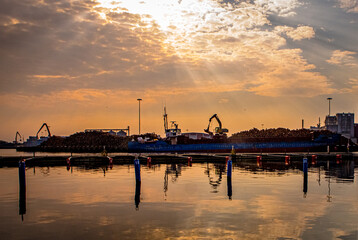 Kalmar harbor in Sweden, seen in sunset © StellaSalander