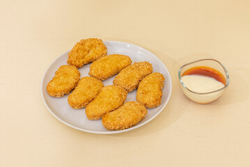 Fried nuggets serving served in a Pakistani kebab restaurant with dipping sauces
