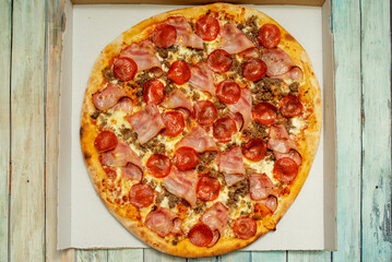 Carnívora is a festival of flavor for meat lovers: a bestial mix of beef, york and pepperoni