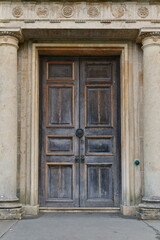 Fototapeta na wymiar old wooden door in town