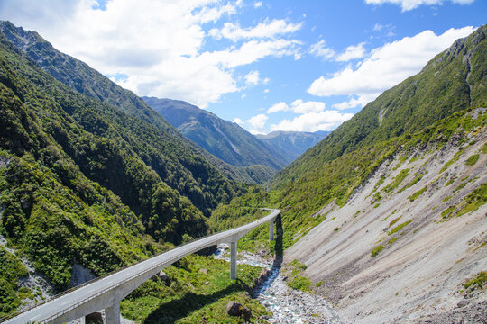 Viaduct road in Arthur's Pass National Park, New Zealand