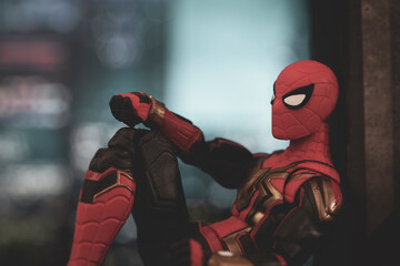 Fototapeta premium NEW YORK USA, FEB 23 2022: Marvel comic book superhero Spiderman sitting on a rooftop - Hasbro action figure
