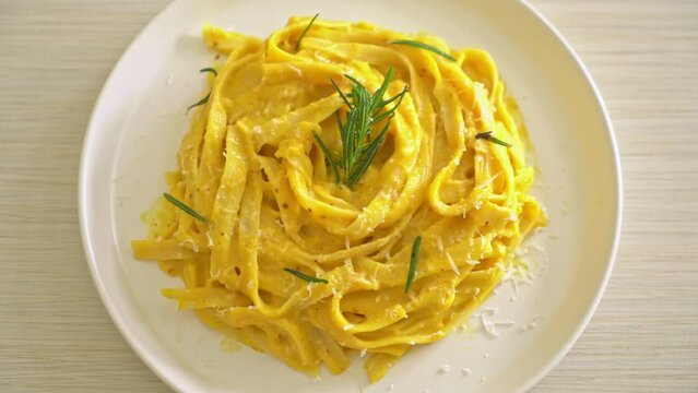 fettuccine spaghetti pasta with butternut pumpkin creamy sauce