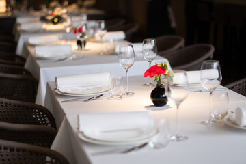 empty glass of water on the table with blur background