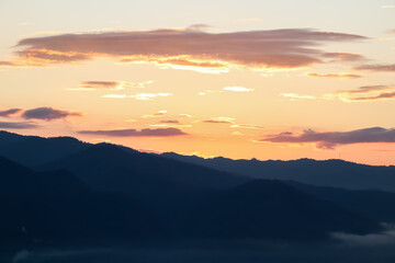 Fototapeta na wymiar Beautiful sky at sunrise on mountain.