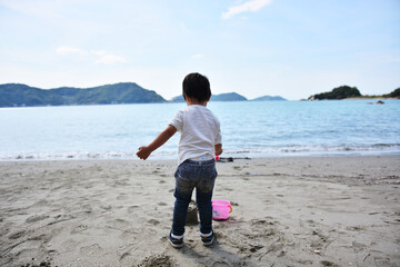 子供と砂浜