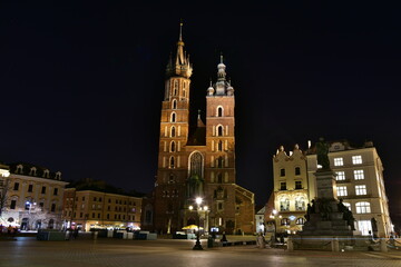 Fototapeta na wymiar Kraków, zabytkowe centrum miasta, wieczór, Polska, 