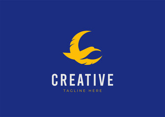 Obraz premium Moon Crane Logo Design Template. Flying Crane Icon Vector
