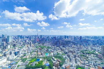 東京風景　大都会を流れる雲
